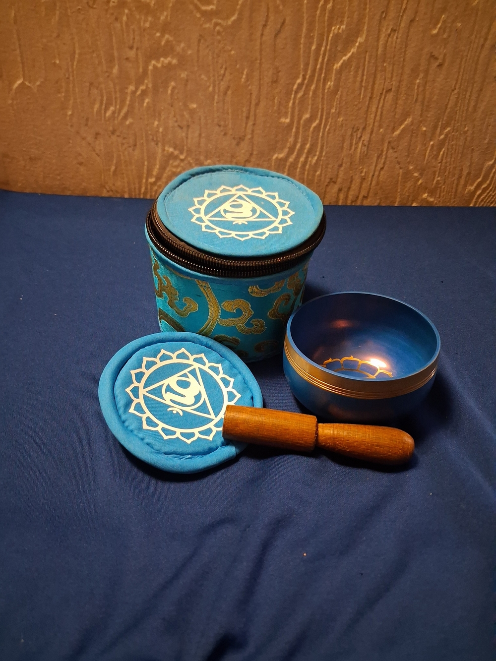 Made in Nepal Throat Chakra Singing Bowl Set Case & Striker EUC 🧘♀️